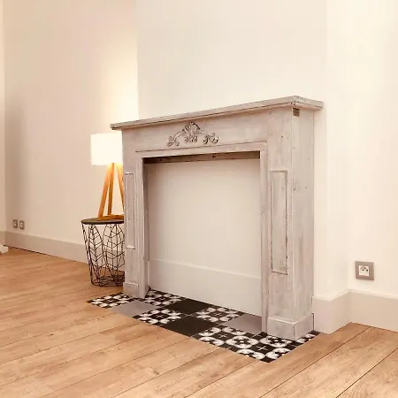 Le Pari Nimois, Avec Parking, Centre Arenes *