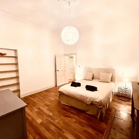 Le Pari Nimois, Avec Parking, Centre Arenes アパート