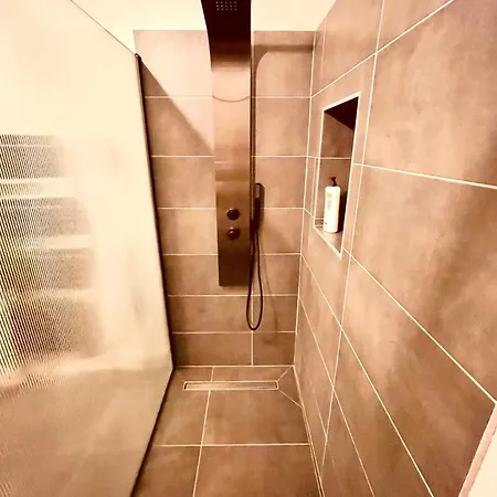 Le Pari Nimois, Avec Parking, Centre Arenes アパート