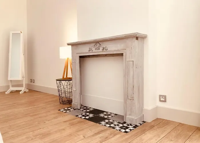 Le Pari Nimois, Avec Parking, Centre Arenes *