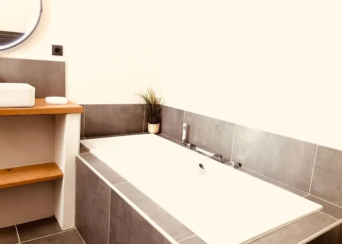 Le Pari Nîmois, Avec Parking, Centre Arènes *