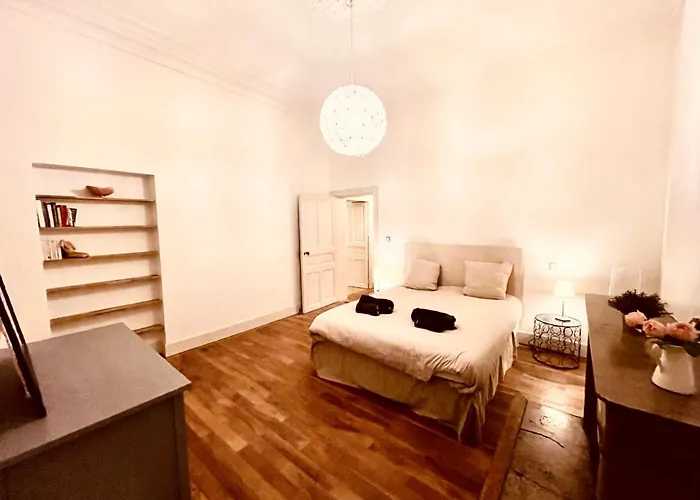 Le Pari Nimois, Avec Parking, Centre Arenes Lejlighed