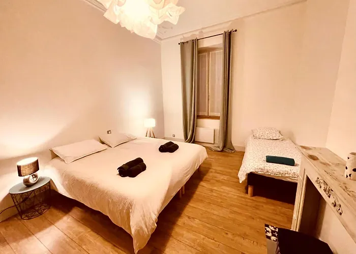 Le Pari Nimois, Avec Parking, Centre Arenes *